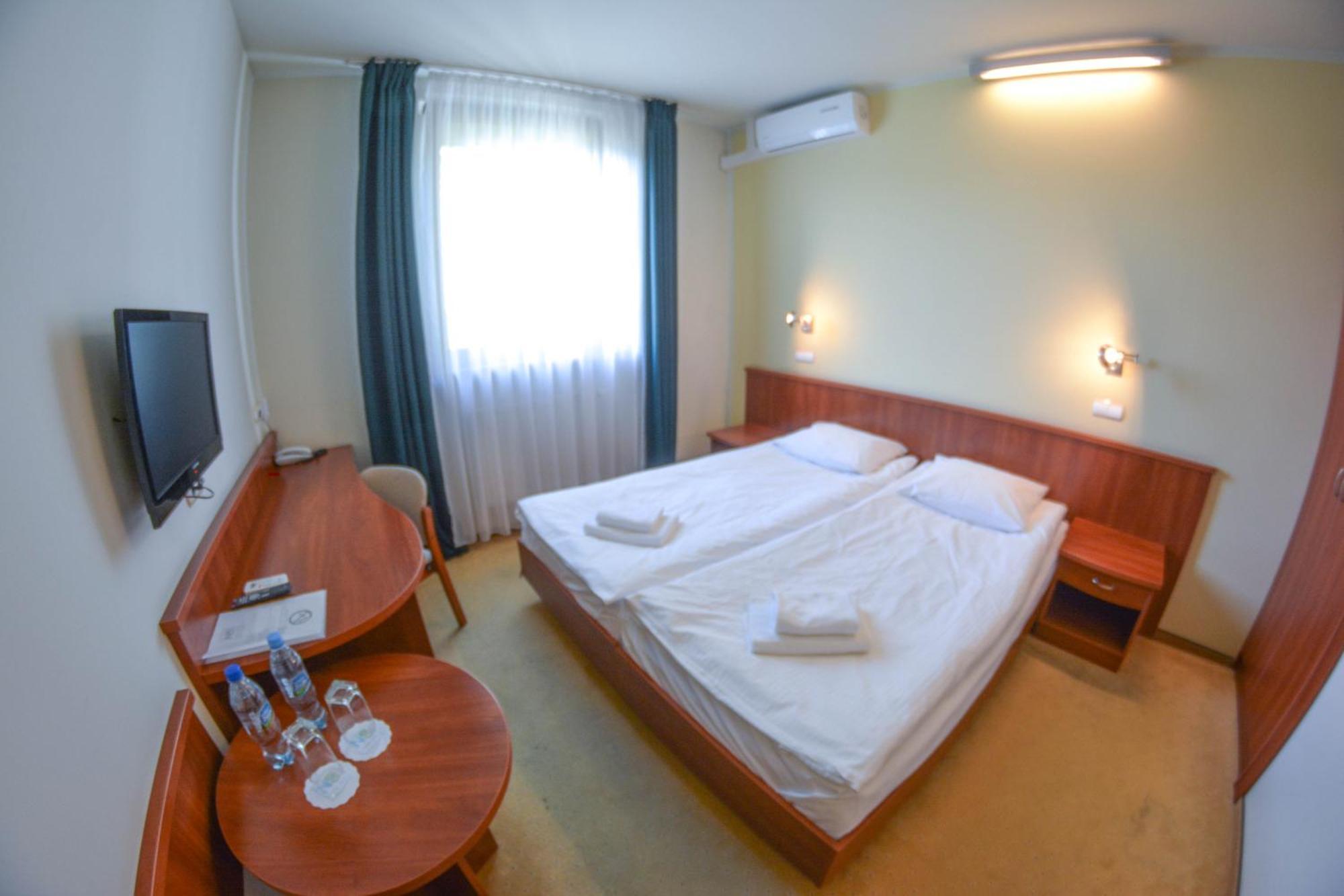 Hotel Neo Tarnowskie Góry Exterior foto